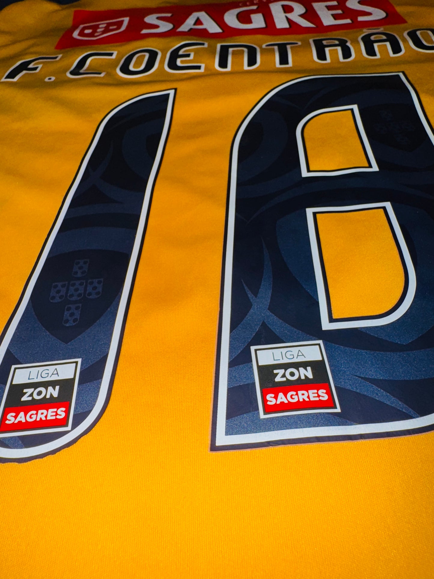 Benfica 2010/11 Away - Coentrão 18 - M